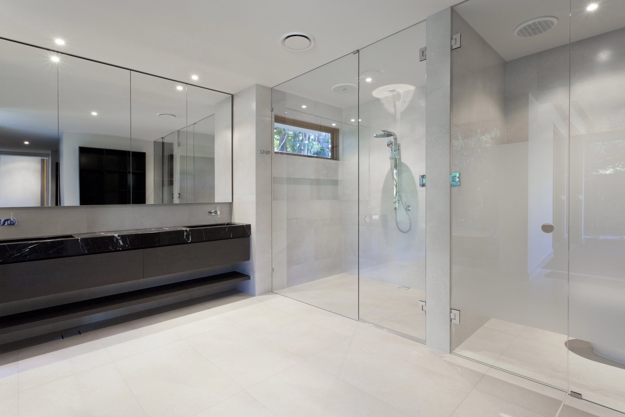 https://architecturalglass.com/collections/shower-doors
